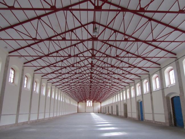 interior nave depósitos